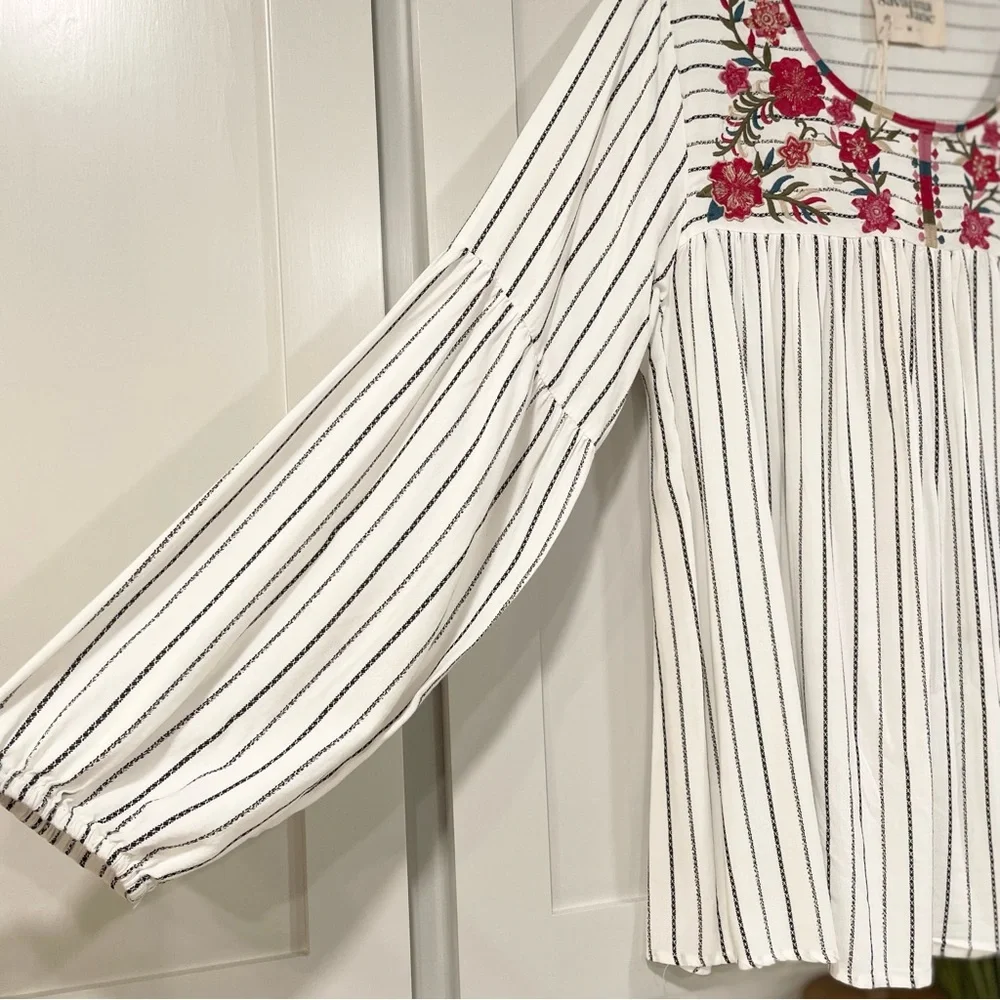 Savanna Jane Embroidered Peasant Top - Picture 4 of 6